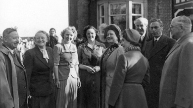 King George VI, Queen Elizabeth the Queen Mother and Princess Margaret at Lodge Farm in 1951.